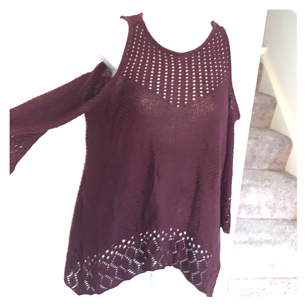 Cold shoulder sweater 😍